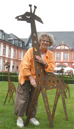 Künstlerin mit Giraffe